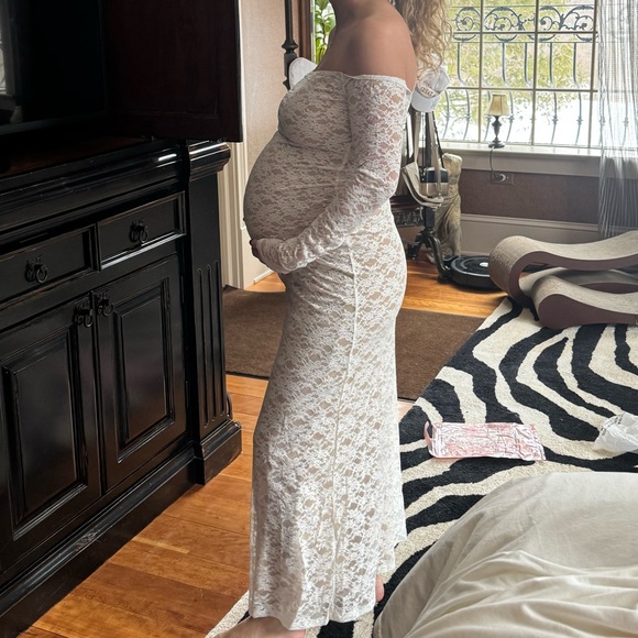 Elegant Off-Shoulder Lace Maternity Dress - Picture 5 of 5